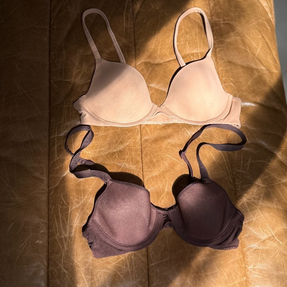 Skims 32A 2-for-1 Bras | Fits Everybody T-Shirt in Ochre | Weightless Demi Cocoa